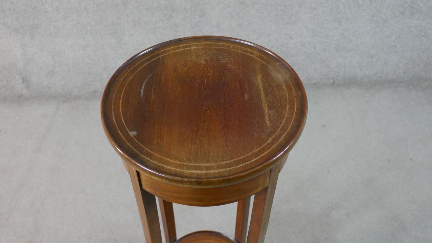 An Edwardian walnut jardiniere stand, with a circular line inlaid top over a circular undertier with - Image 4 of 5