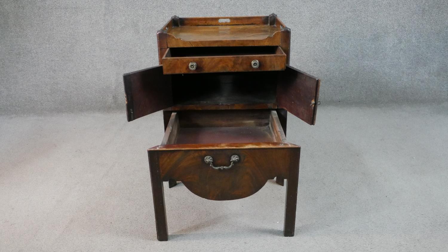 A Georgian mahogany night table with slide out section on square chamfered supports. H.76 W.50 D. - Image 2 of 6