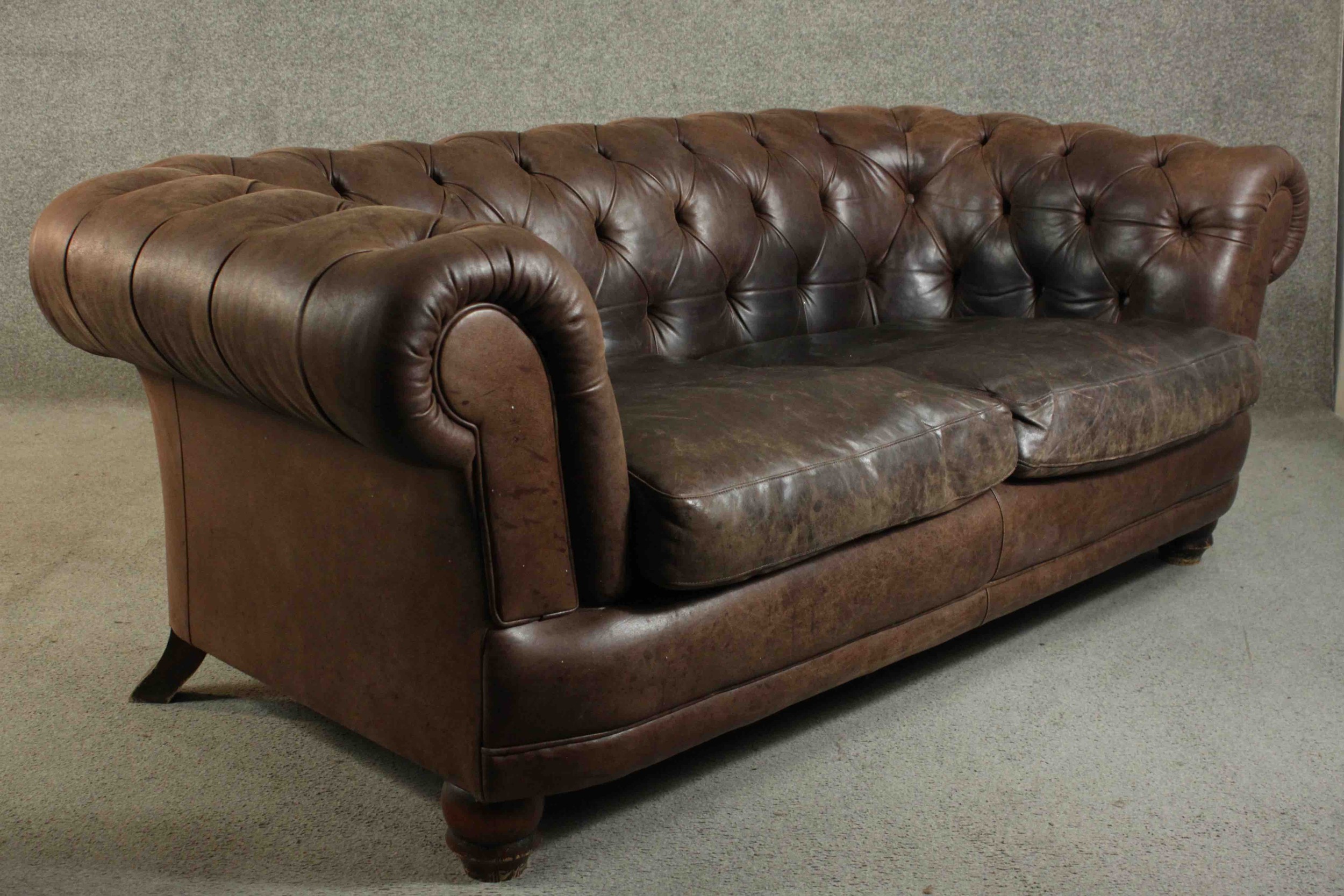 A contemporary brown leather Chesterfield sofa, with buttoned scrolling arms and back, on turned - Image 8 of 11