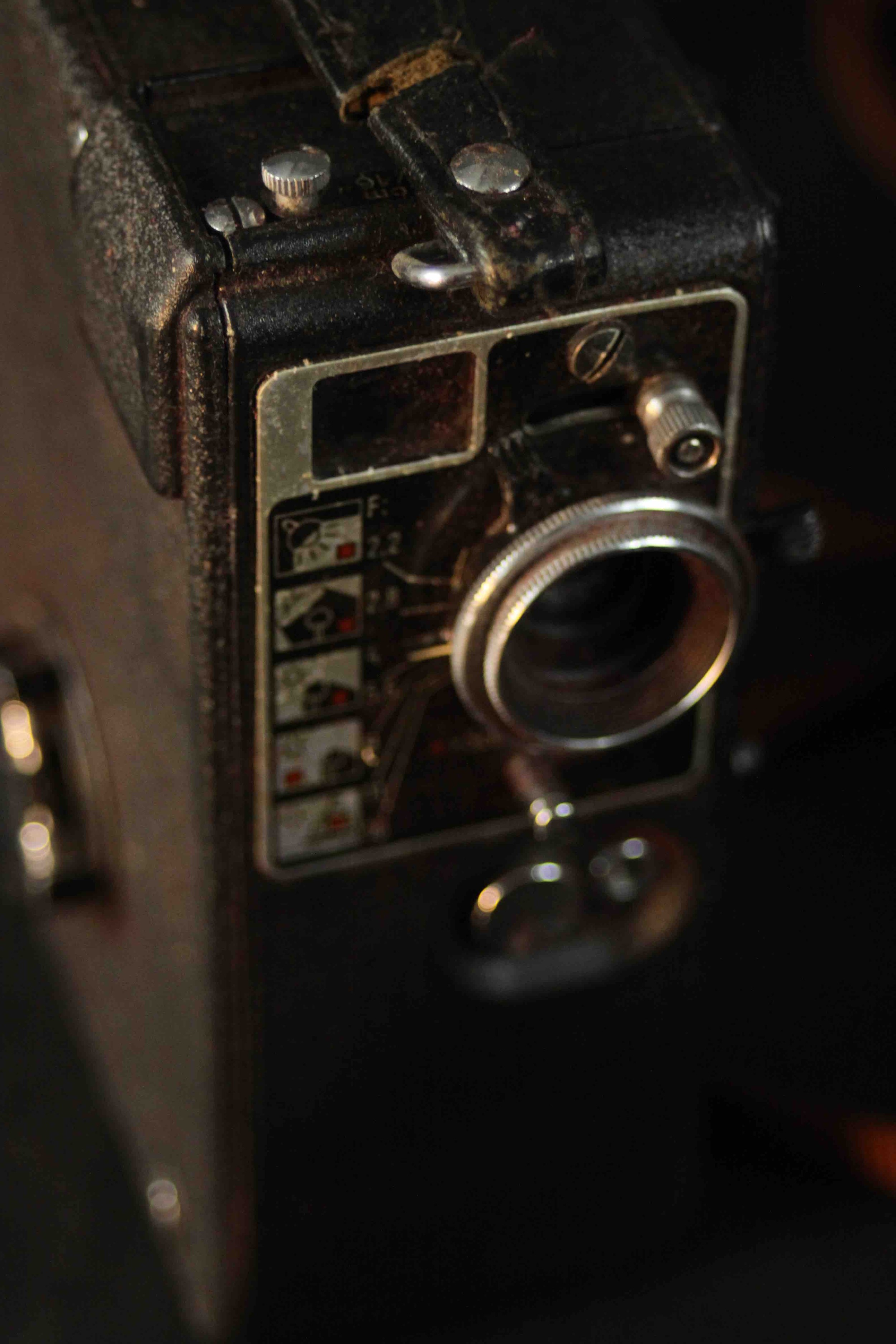 A collection of four vintage cameras. A Kodak Retinette 1A, Kodak Automatic 8, and two pairs of - Image 6 of 11