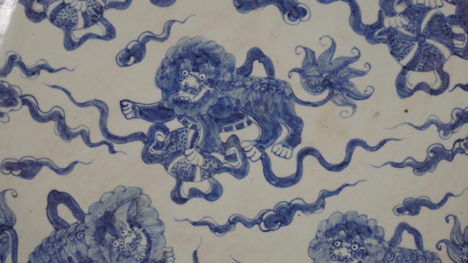 A very large Chinese 19th century porcelain blue and white hand painted charger decorated with - Image 3 of 6