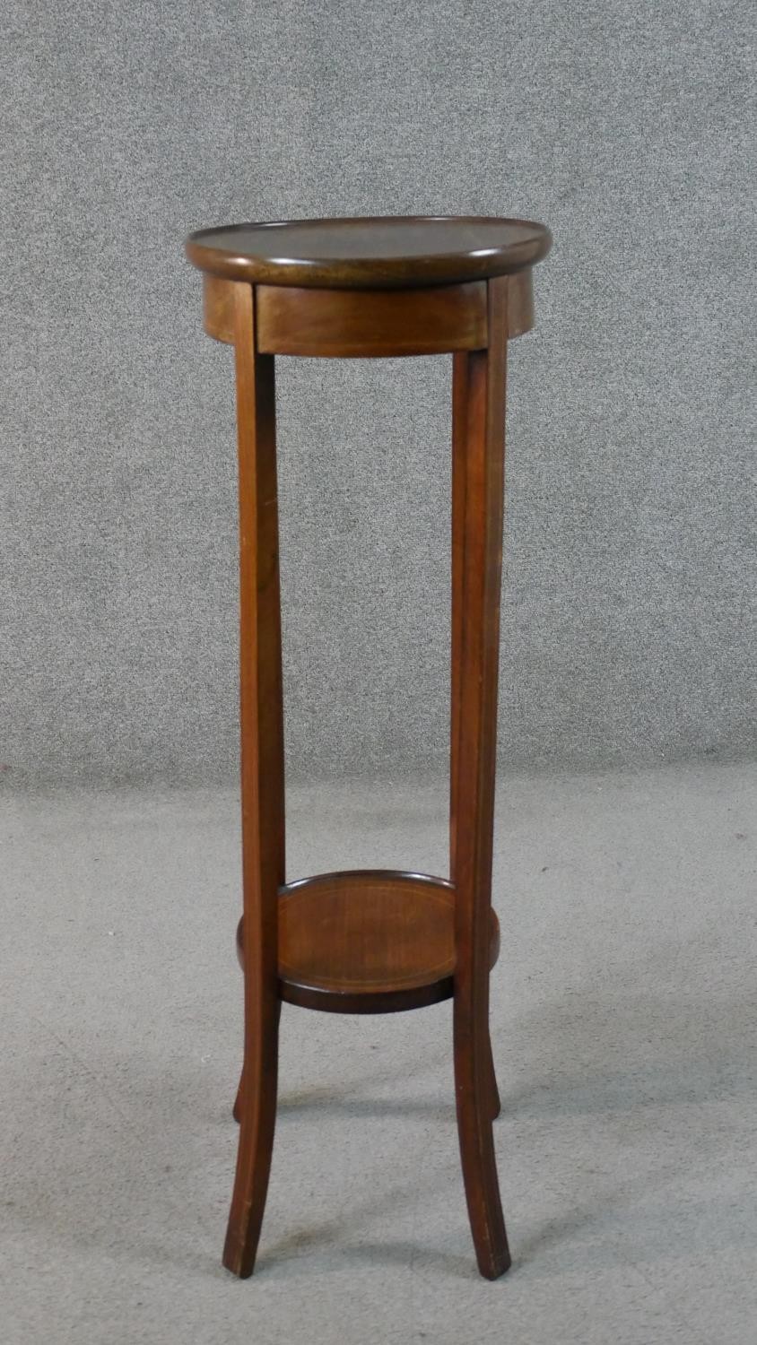 An Edwardian walnut jardiniere stand, with a circular line inlaid top over a circular undertier with - Image 3 of 5