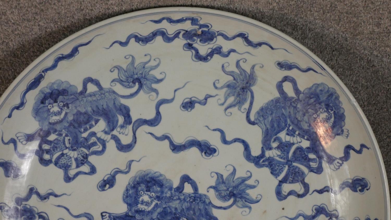 A very large Chinese 19th century porcelain blue and white hand painted charger decorated with - Image 2 of 6