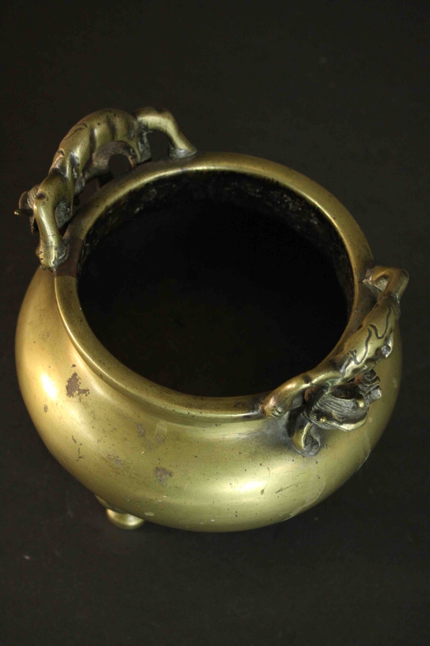 A three footed Chinese brass censer with dragon form handles. Apocryphal Ming Chenghua mark to base. - Image 4 of 6
