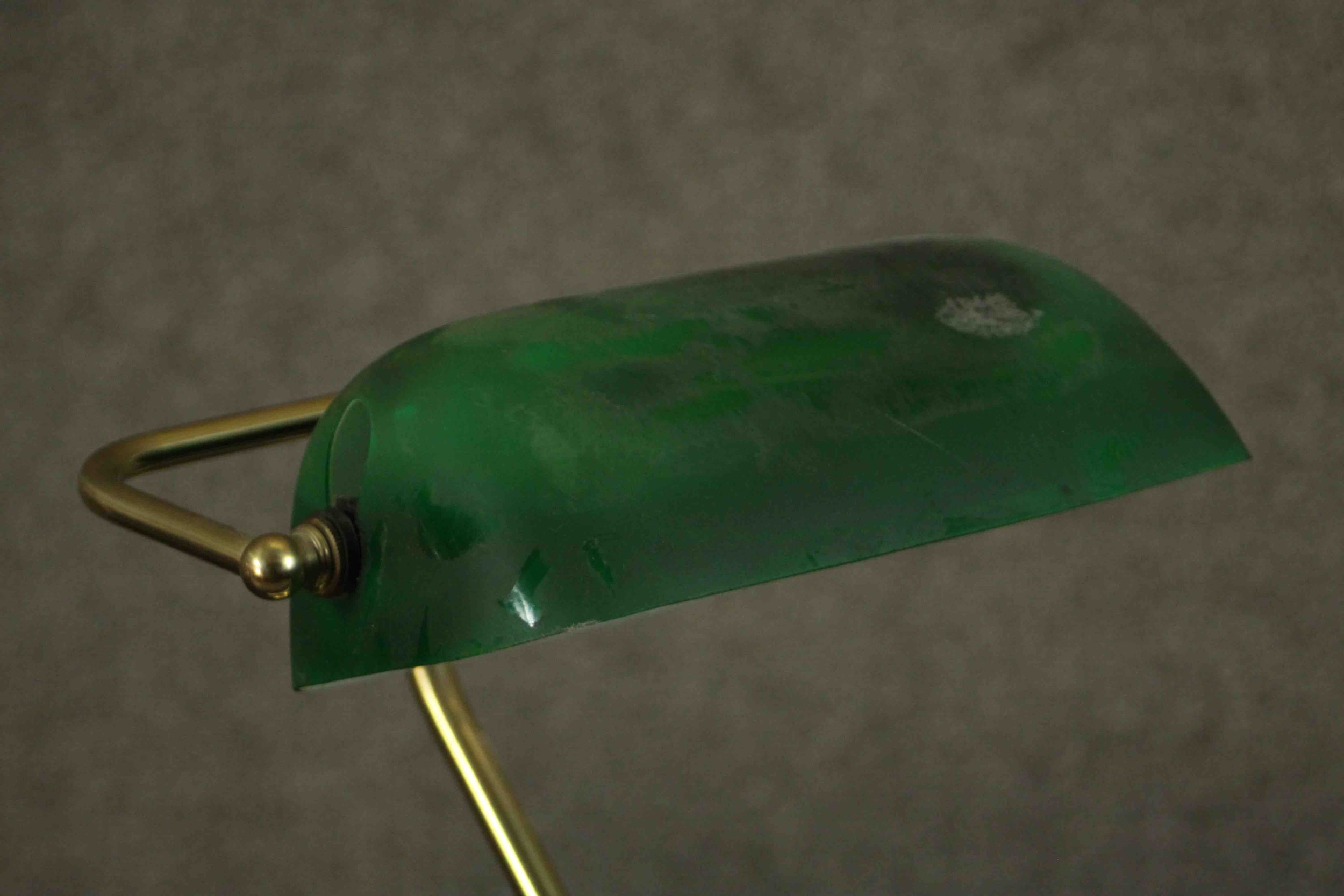 An early 20th century brass banker's desk lamp with green glass adjustable shade and on stepped - Image 3 of 4