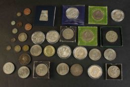 A collection of British coins, including eight silver proof commemorative coins. Dia 4cm. (largest)