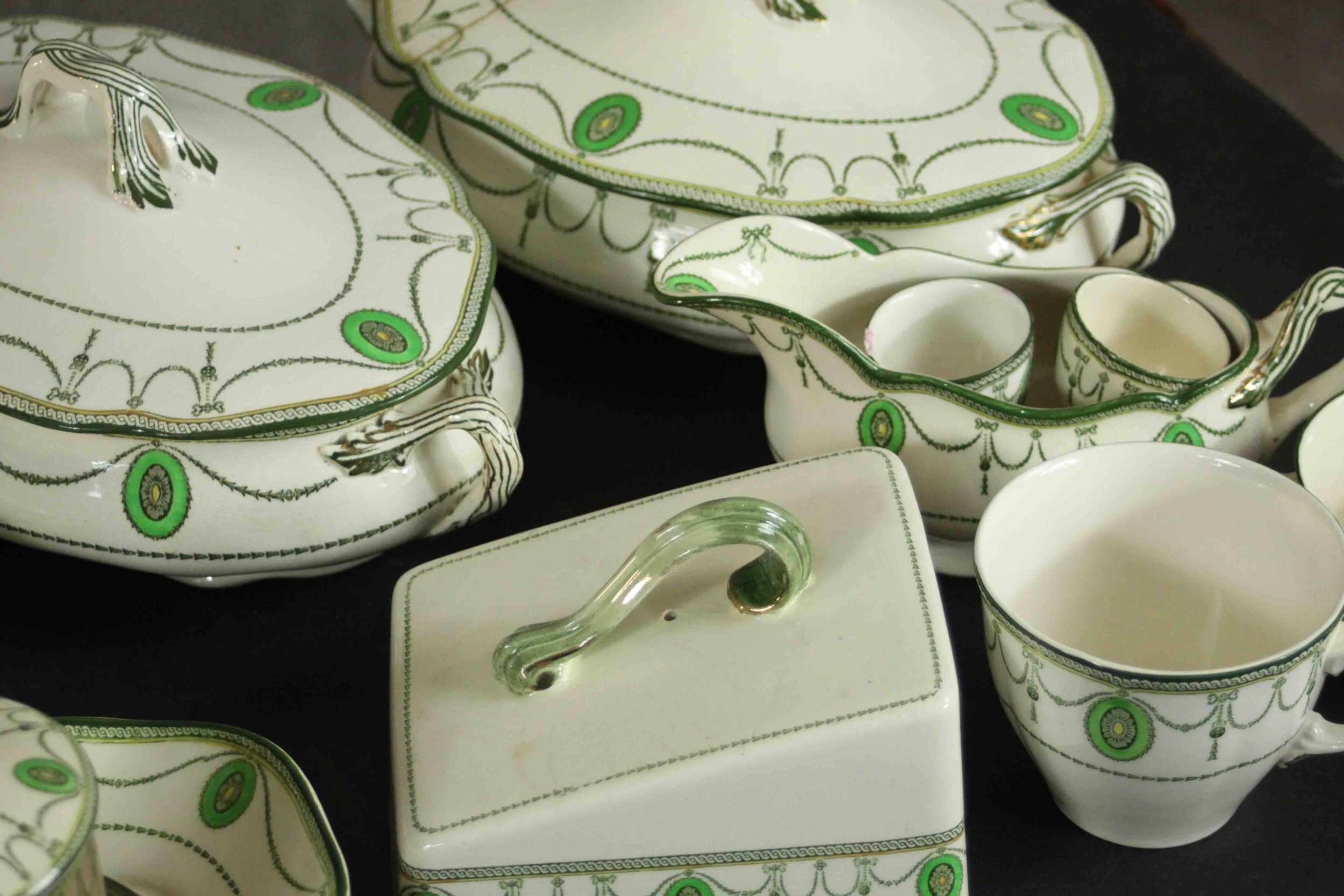 A Royal Doulton Countess pattern part dinner and tea service, including a number of tureens, a - Image 5 of 10