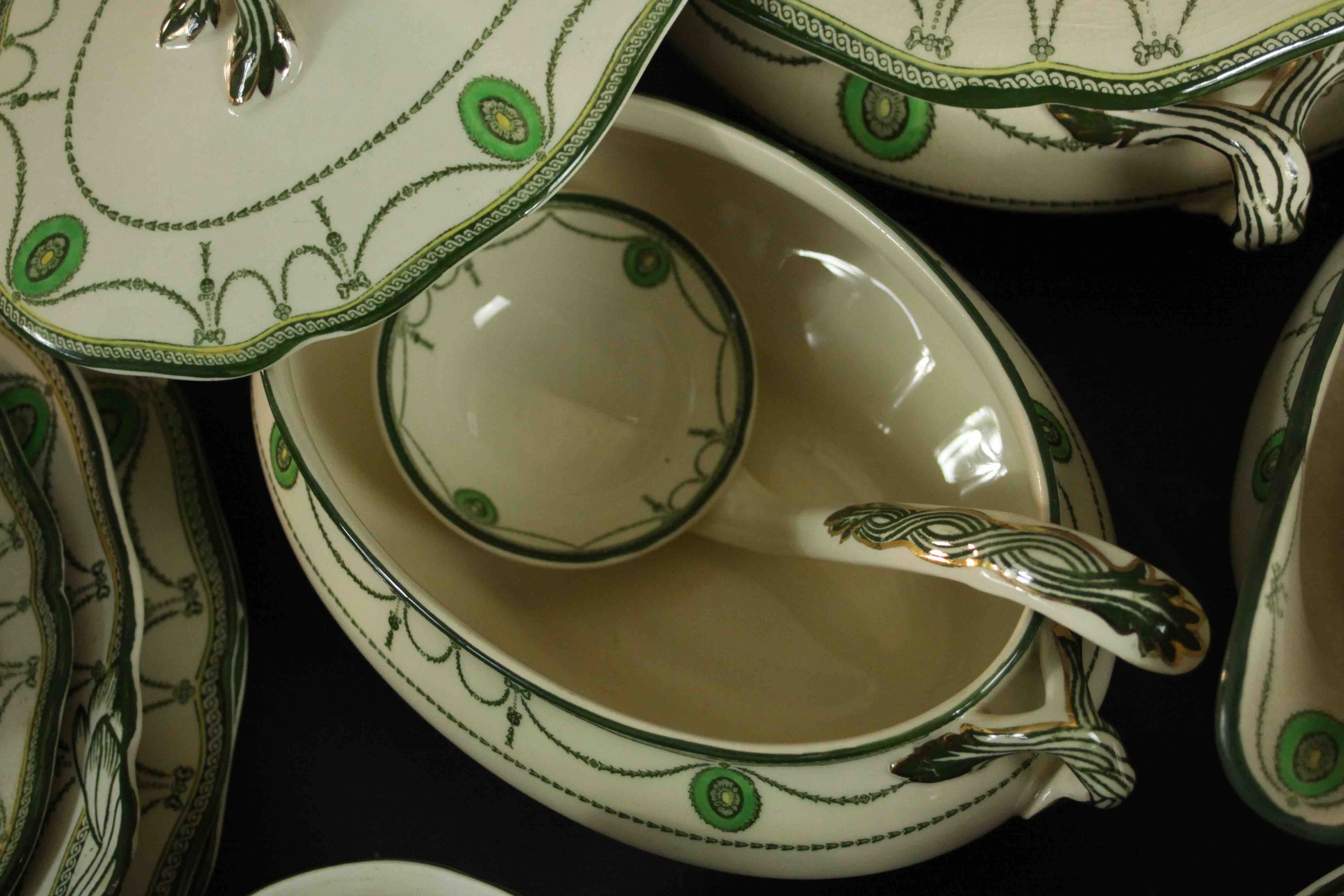 A Royal Doulton Countess pattern part dinner and tea service, including a number of tureens, a - Image 7 of 10