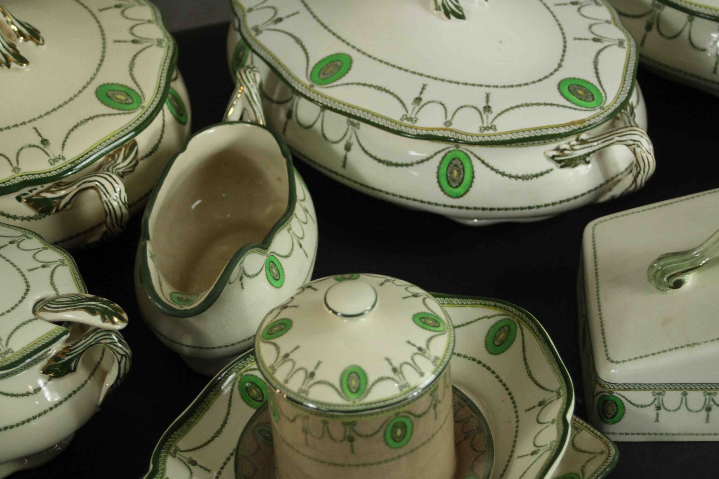 A Royal Doulton Countess pattern part dinner and tea service, including a number of tureens, a - Image 4 of 10