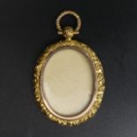 9ct gold oval picture locket pendant, 4.6 grams. 45 x 27 mm. UK Postage £12.