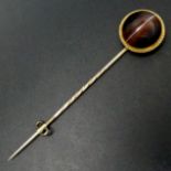 Edwardian banded Agate and gold stick pin in a fitted case by Henry Tessier, Court Jeweller. 4.3