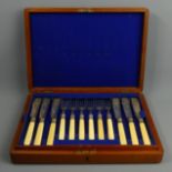 Edwardian mahogany cased set of 12 silver plated knives and forks. UK Postage £18.