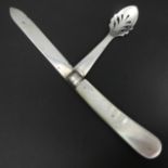 Edwardian silver and mother of pearl folding patent orange peeler and knife, Sheffield 1902. 85 mm