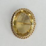 18ct citrine set brooch, 9.1 grams. 22.1 x 28 mm, stone approx. 25ct. UK Postage £12.