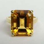 18ct emerald cut citrine ring (approx. 11ct.), 7.8 grams. Size O 1/2, 14.1 mm wide. UK Postage £12.