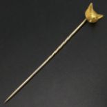 Edwardian 15ct gold Fox Head stick pin in a fitted case, 3.3 grams. 10.2 mm wide x 70 mm long. UK