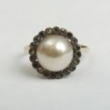 18ct gold Mabe pearl and stone set ring, 3.2 grams. Size O 1/2, 13.8 mm wide. UK Postage £12.