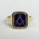 9 carat gold Masonic swivel enamel signet ring, London 1979. Size W, 13.45 mm wide. UK Postage £12.