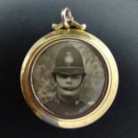 Edwardian 9 carat gold picture locket pendant, 6.1 grams. 34 mm x 42 mm. UK Postage £12.