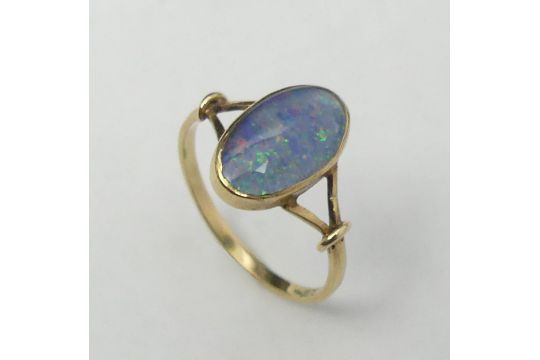 9ct opal doublet single stone ring, 1.5 grams. Size M. UK Postage £12. - Image 1 of 3