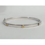 9ct white and yellow gold hinged bangle, 7.7 grams. 4.3 mm wide. UK Postage £12.