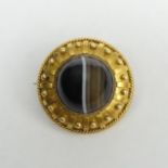 Victorian 15ct gold (tested) banded agate brooch, 7.2 grams. 25 mm. UK Postage £12.