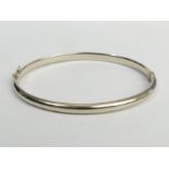 9ct white gold hinged bangle, 6.2 grams. 4.4 mm. UK Postage £12. Condition report: No dents or