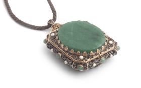 AN EARLY 20TH CENTURY COMPACT SET WITH AVENTURINE QUARTZ POSSIBLY BY BUCCELLATI