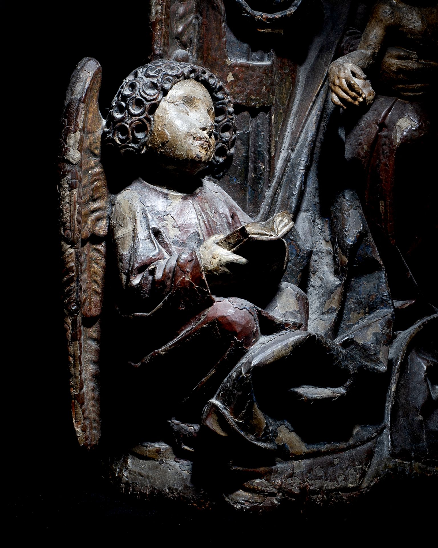 A 15TH CENTURY SOUTH GERMAN (ULM) FIGURAL GROUP OF THE VIRGIN AND CHILD CIRCA 1470 - Image 6 of 7