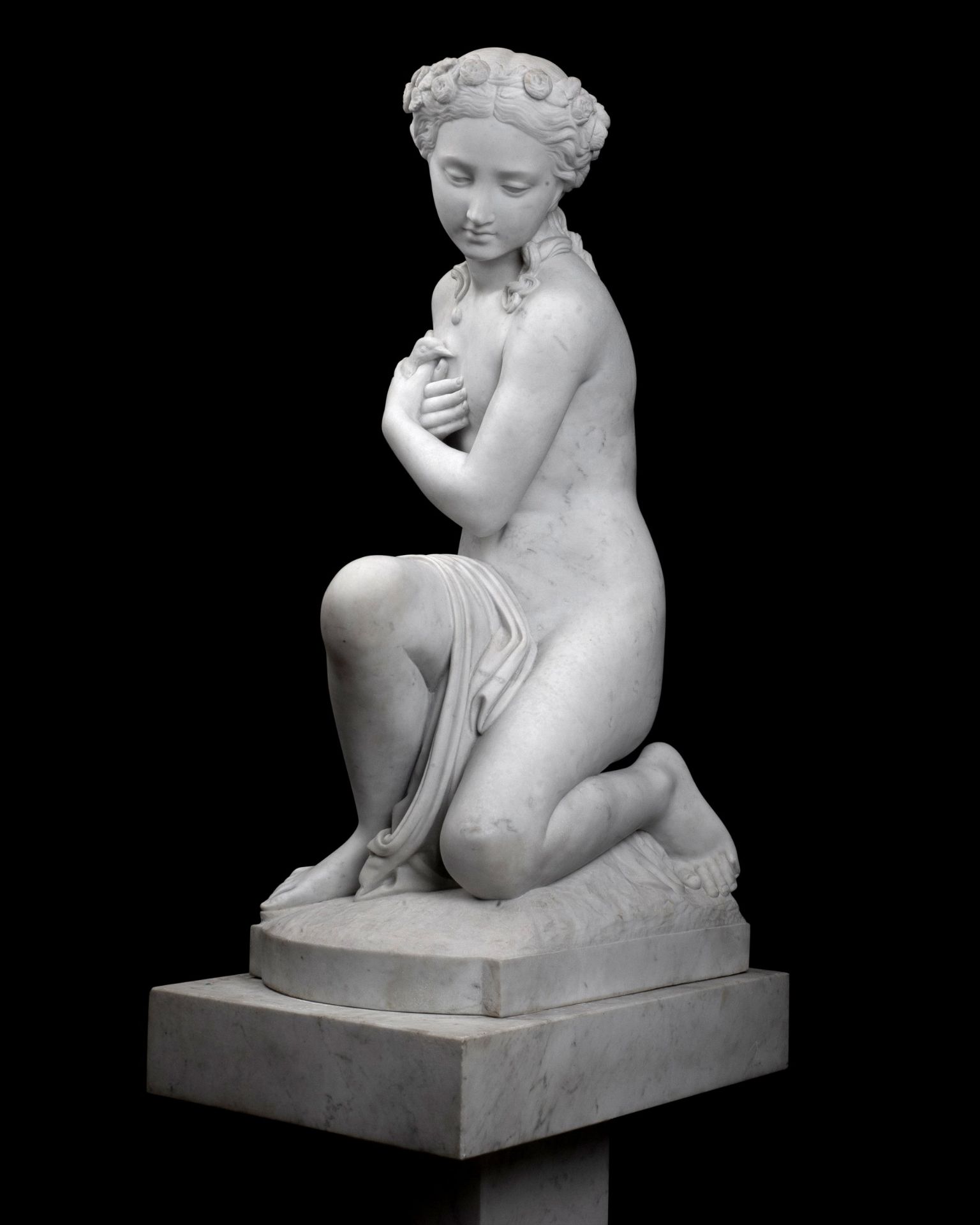 A LARGE LATE 19TH CENTURY ITALIAN MARBLE FIGURE OF A GIRL HOLDING A BIRD BY ROMANELLI - Bild 2 aus 10