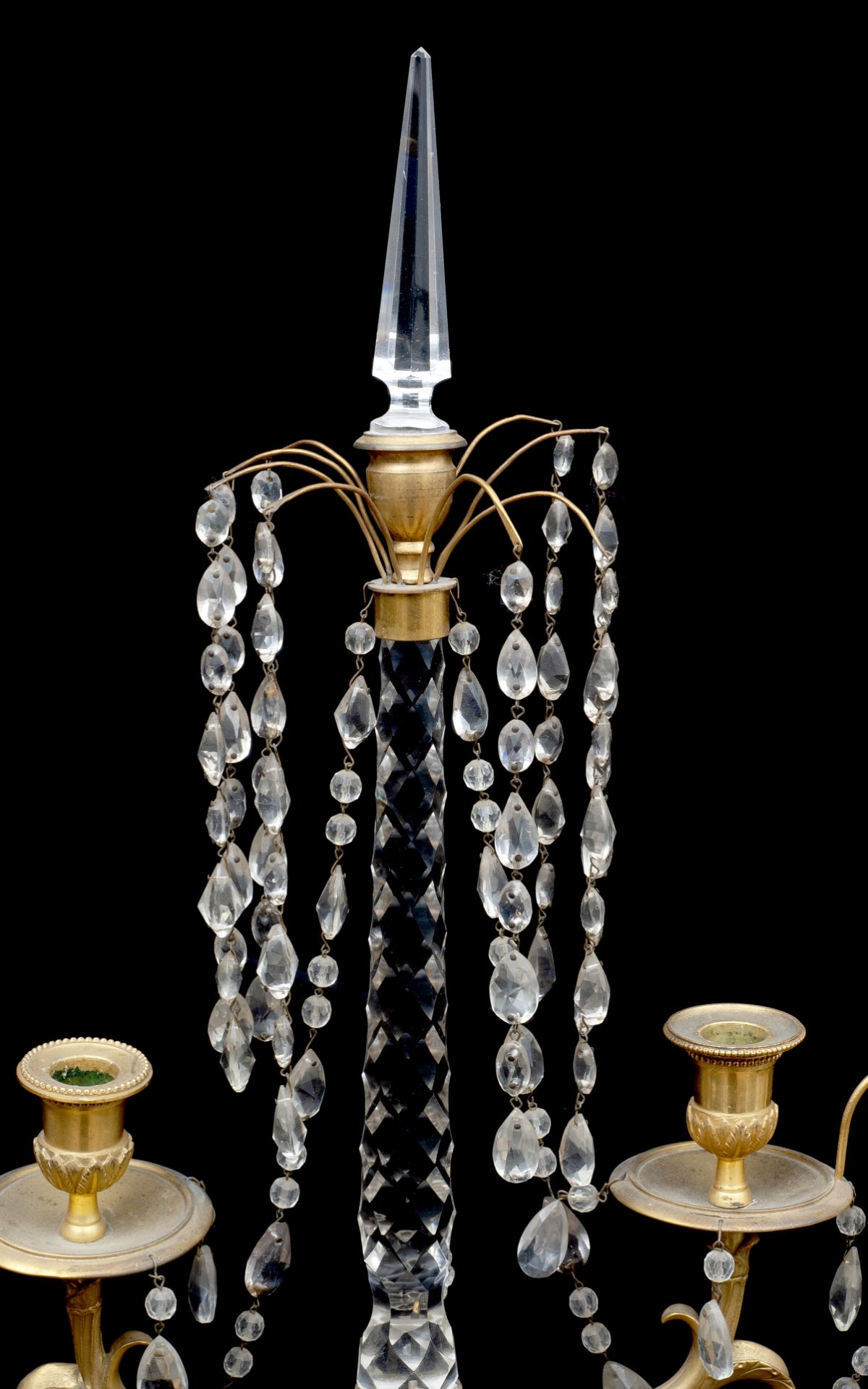 A FINE PAIR OF 19TH CENTURY GILT BRONZE AND CUT GLASS CANDELABRA, POSSIBLY RUSSIAN - Bild 4 aus 6