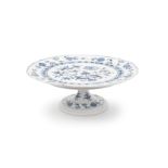 A MEISSEN BLUE AND WHITE PORCELAIN ONION PATTERN DISH, 20TH CENTURY