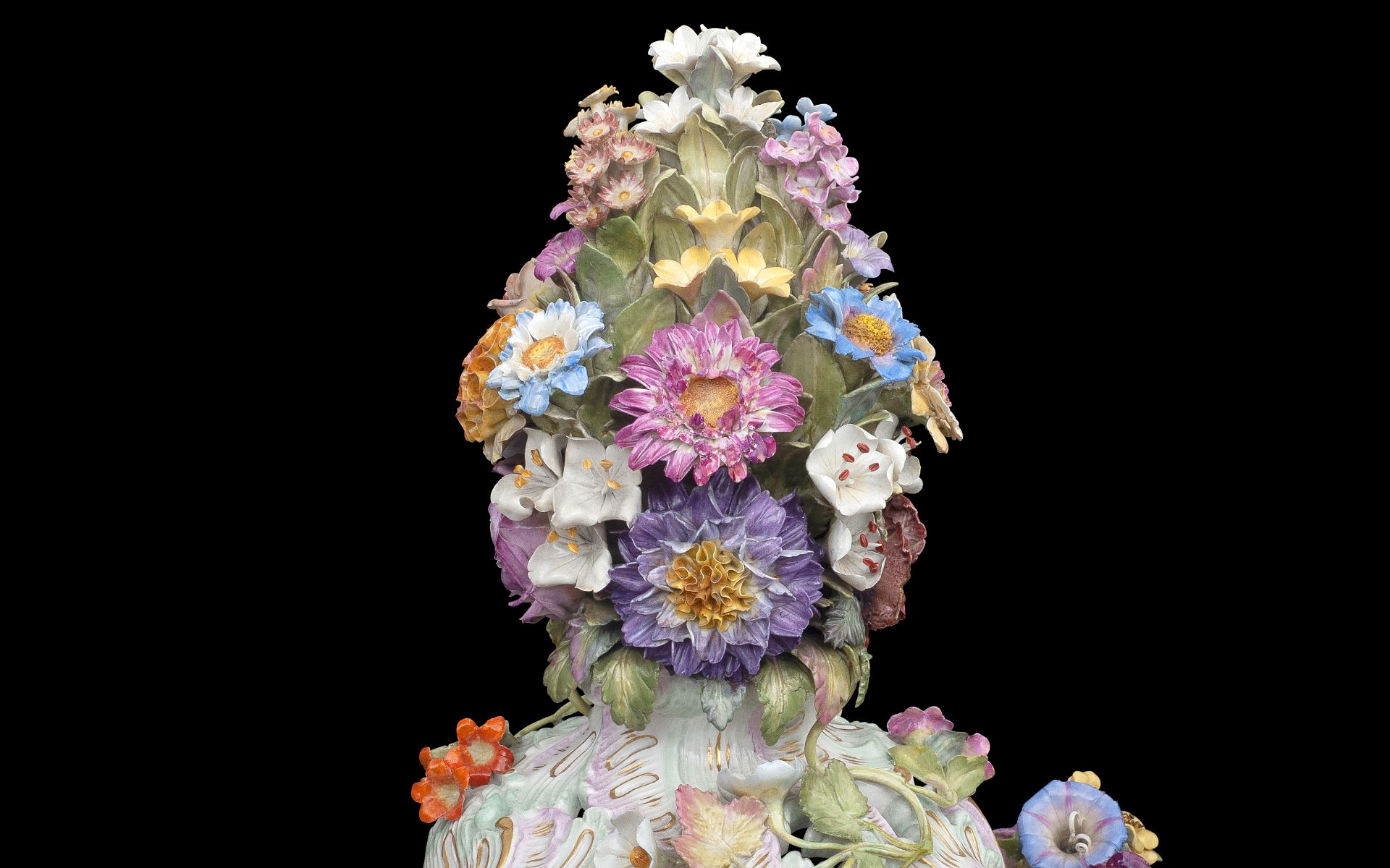 A FINE MONUMENTAL FLOWER ENCRUSTED MEISSEN VASE AND COVER, LATE 19TH / EARLY 20TH CENTURY - Bild 6 aus 10