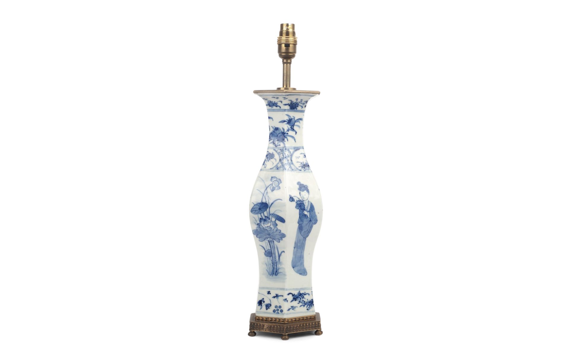 A 19TH CENTURY CHINESE BLUE AND WHITE PORCELAIN VASE ADAPTED AS A LAMP BASE - Image 2 of 8