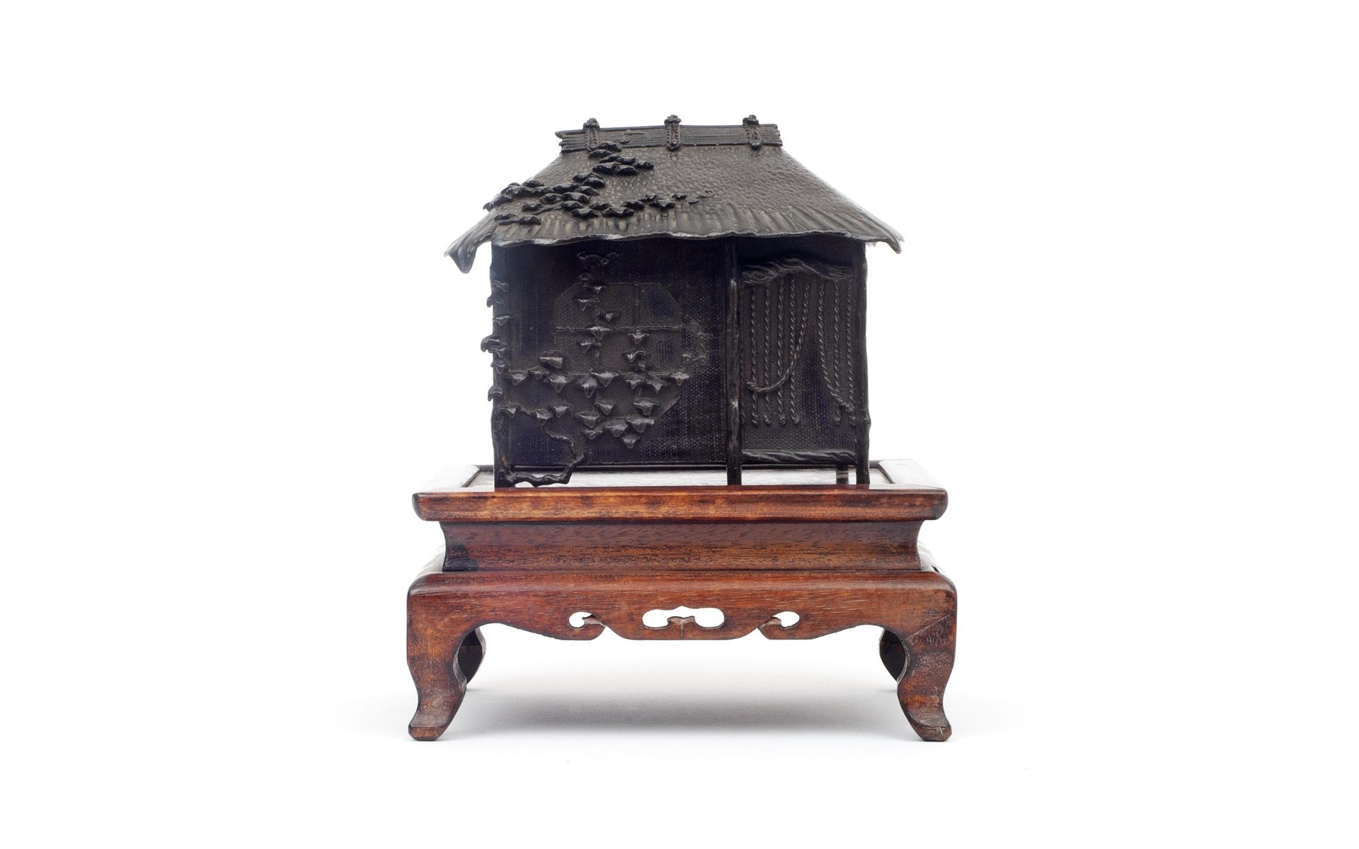 A JAPANESE MEIJI PERIOD BRONZE BOX MODELLED AS A HOUSE - Image 2 of 4