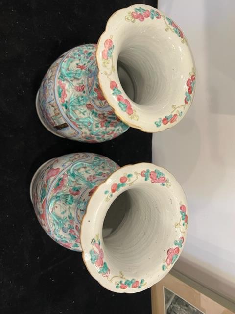 A PAIR OF 19TH CENTURY CHINESE PORCELAIN 'CANTON' FAMILLE ROSE VASES - Image 6 of 13