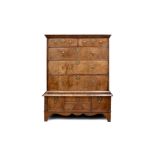 A QUEEN ANNE FIGURED WALNUT AND FEATHERED BANDED CHEST OF DRAWERS