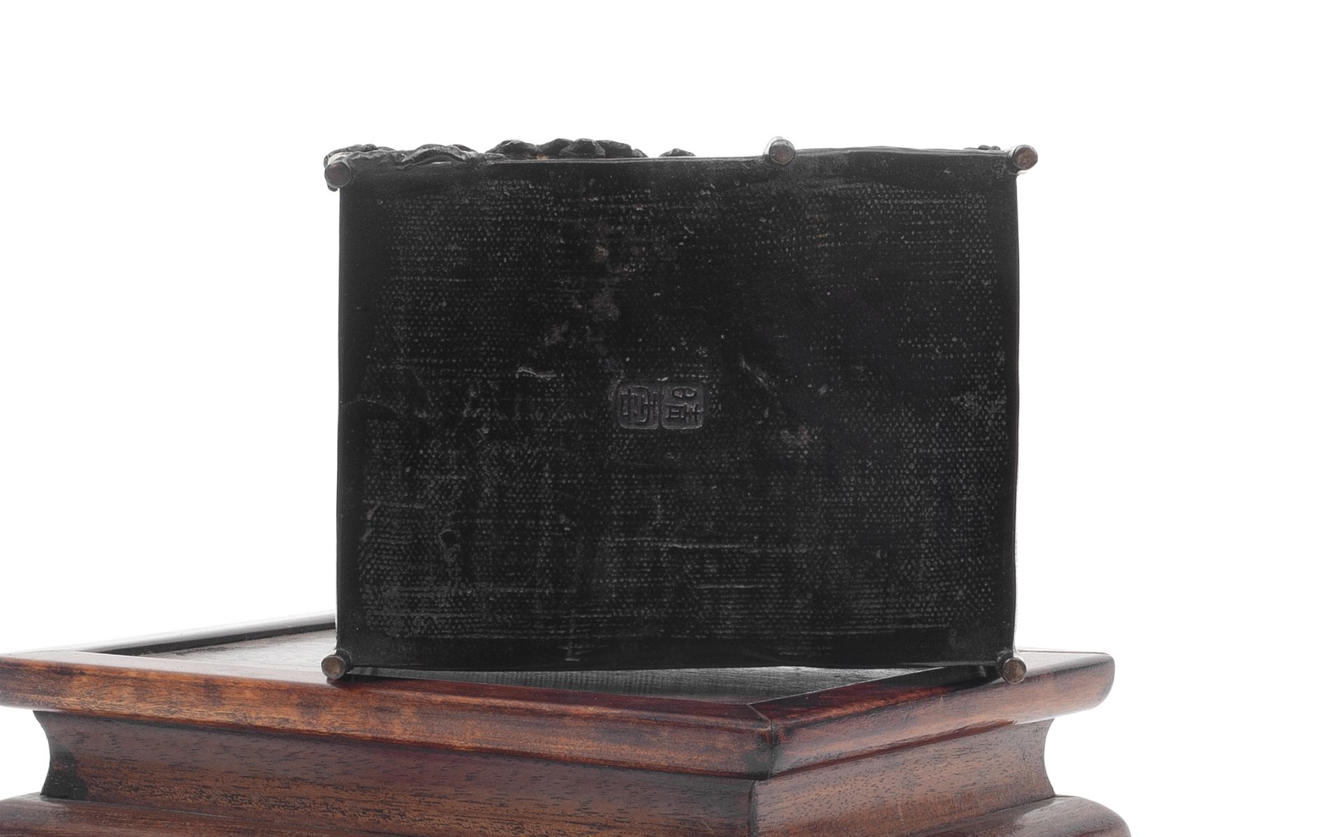 A JAPANESE MEIJI PERIOD BRONZE BOX MODELLED AS A HOUSE - Image 4 of 4