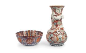 A LARGE 19TH CENTURY JAPANESE IMARI PORCELAIN BOWL TOGETHER WITH A VASE