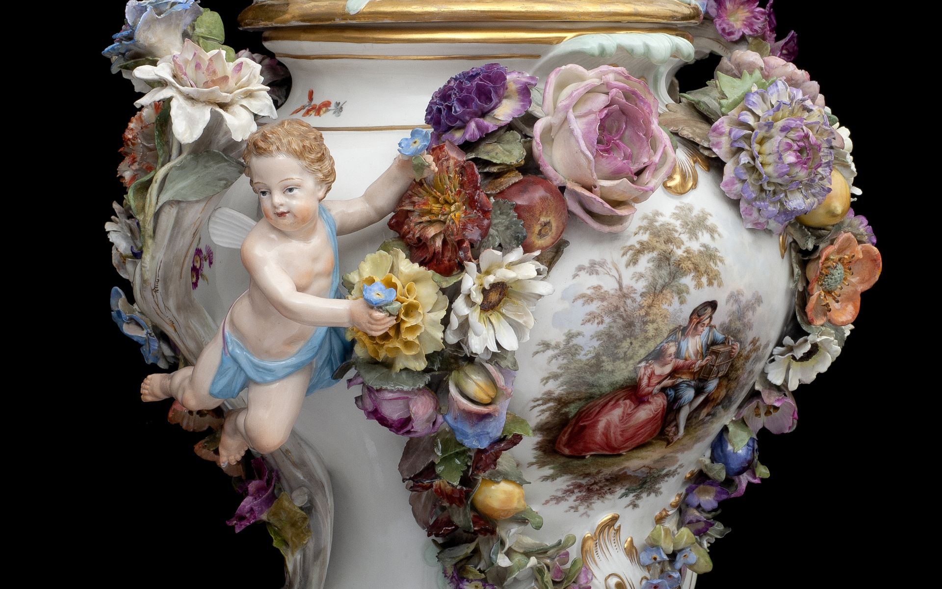 A FINE MONUMENTAL FLOWER ENCRUSTED MEISSEN VASE AND COVER, LATE 19TH / EARLY 20TH CENTURY - Bild 9 aus 10
