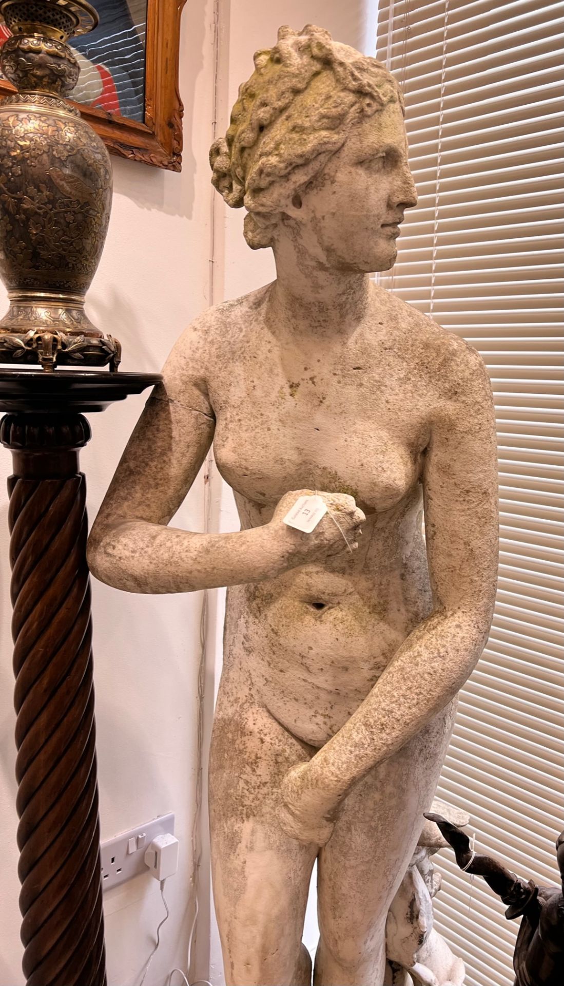 A LIFE-SIZE 19TH CENTURY MARBLE FIGURE OF THE MEDICI VENUS - Bild 3 aus 10