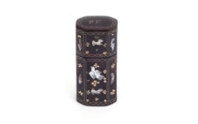 A FINE 18TH CENTURY NEAPOLITAN GOLD PIQUE AND MOTHER OF PEARL INLAID BOX IN THE MANNER OF...