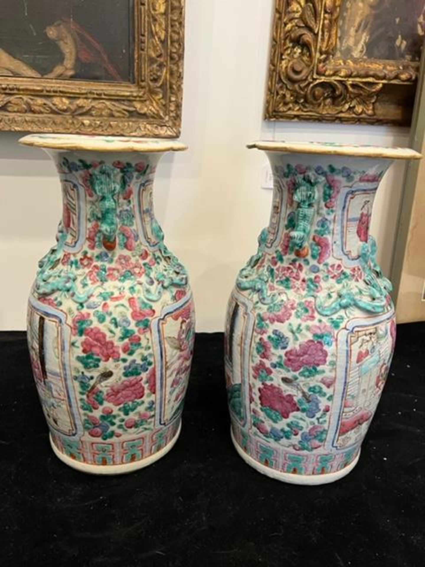 A PAIR OF 19TH CENTURY CHINESE PORCELAIN 'CANTON' FAMILLE ROSE VASES - Image 7 of 13