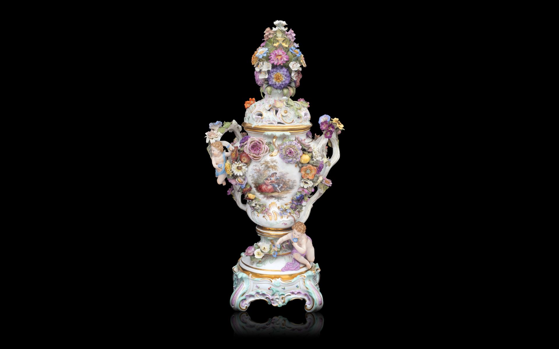 A FINE MONUMENTAL FLOWER ENCRUSTED MEISSEN VASE AND COVER, LATE 19TH / EARLY 20TH CENTURY