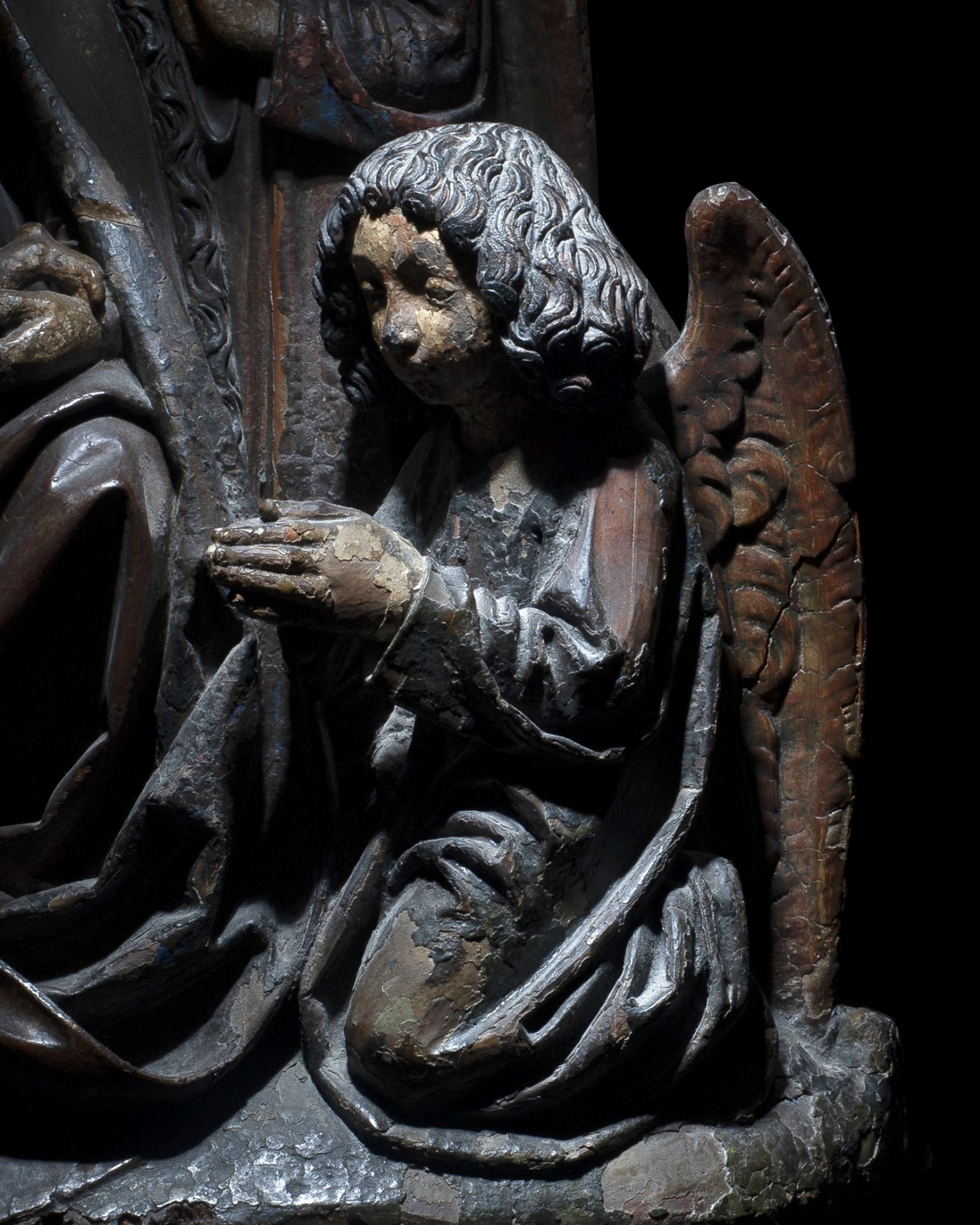 A 15TH CENTURY SOUTH GERMAN (ULM) FIGURAL GROUP OF THE VIRGIN AND CHILD CIRCA 1470 - Bild 5 aus 7