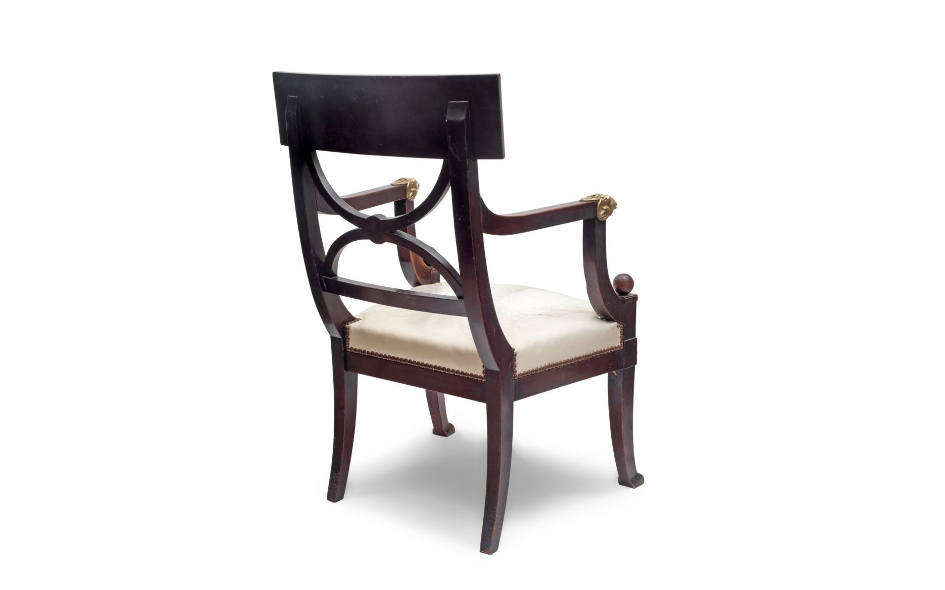 A 19TH CENTURY MAHOGANY AND PARCEL GILT ARMCHAIR IN THE MANNER OF THOMAS HOPE - Bild 3 aus 4