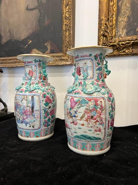 A PAIR OF 19TH CENTURY CHINESE PORCELAIN 'CANTON' FAMILLE ROSE VASES - Image 3 of 13