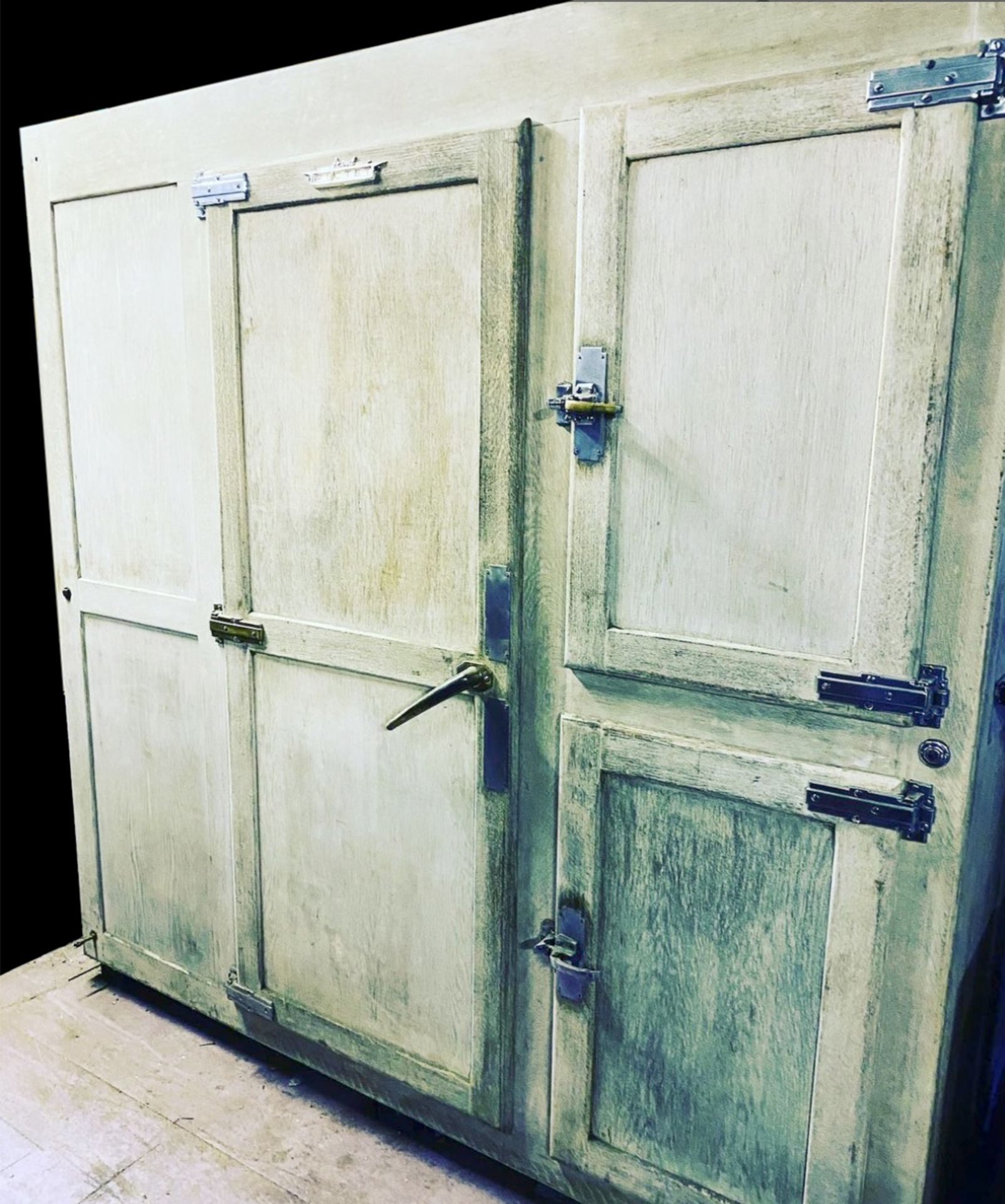 A LATE 19TH / EARLY 20TH CENTURY WALK-IN LARDER