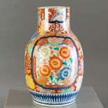 A 19TH CENTURY JAPANESE CERAMIC VASE