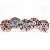 A COLLECTION OF FIVE LATE 19TH CENTURY JAPANESE IMARI PLATES